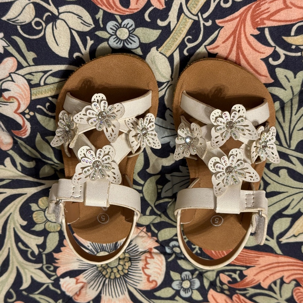 Kids White Floral Sandals